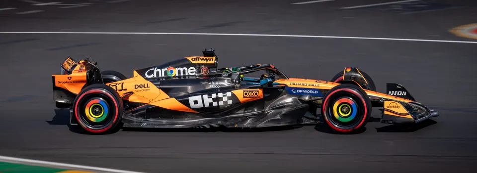 McLaren No. 81 with Piastri – motorsport photography by Junrui Ye