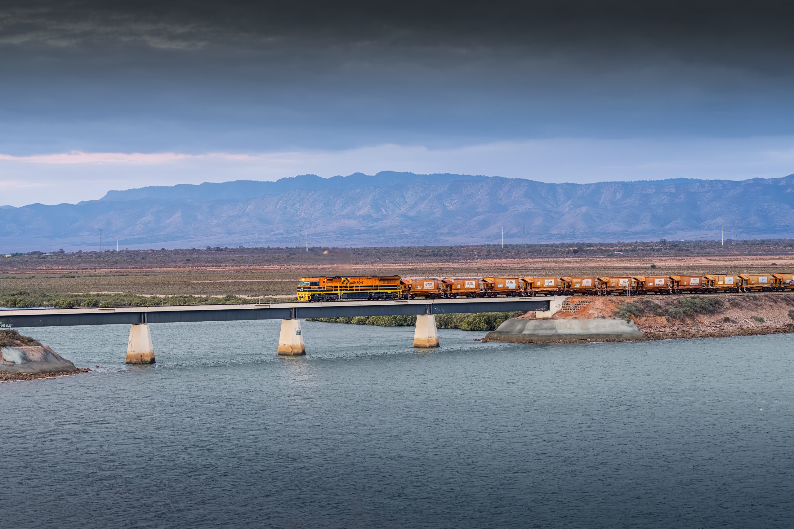 Red Cliff Lookout – landscape photography by Junrui Ye