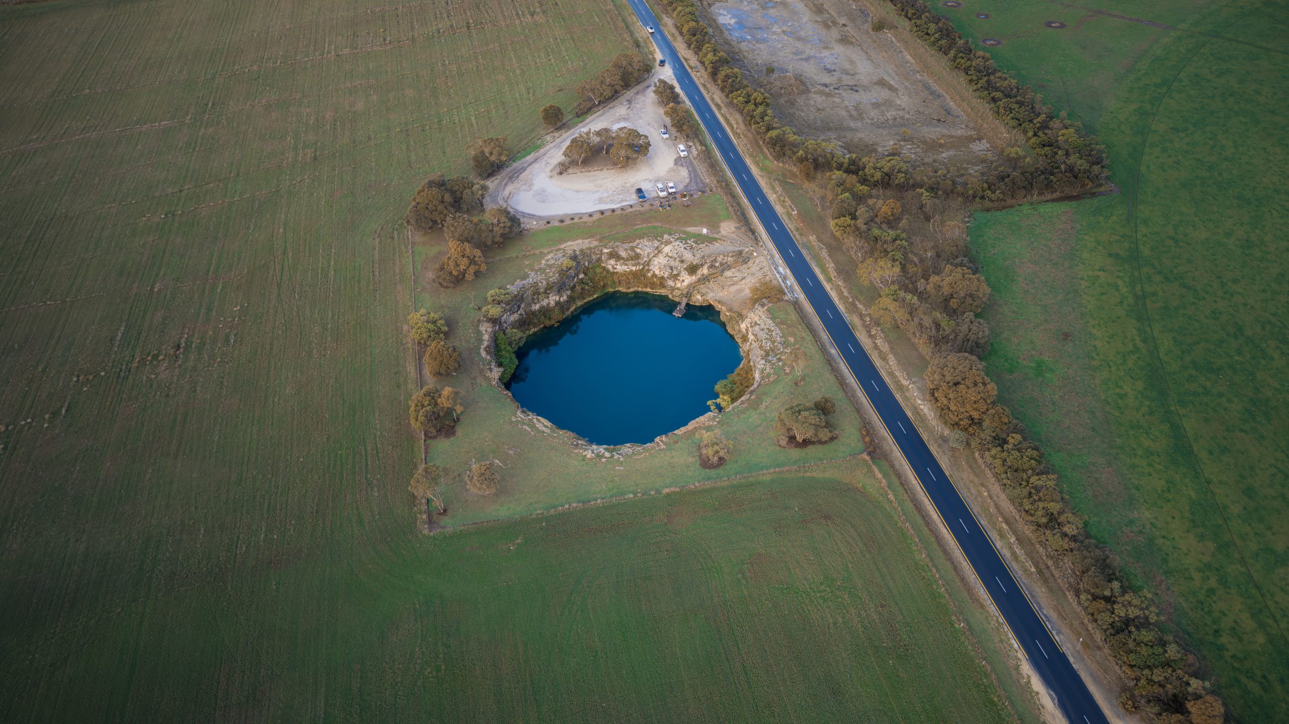 Mount Gambier Little Blue Lake – landscape photography by Junrui Ye