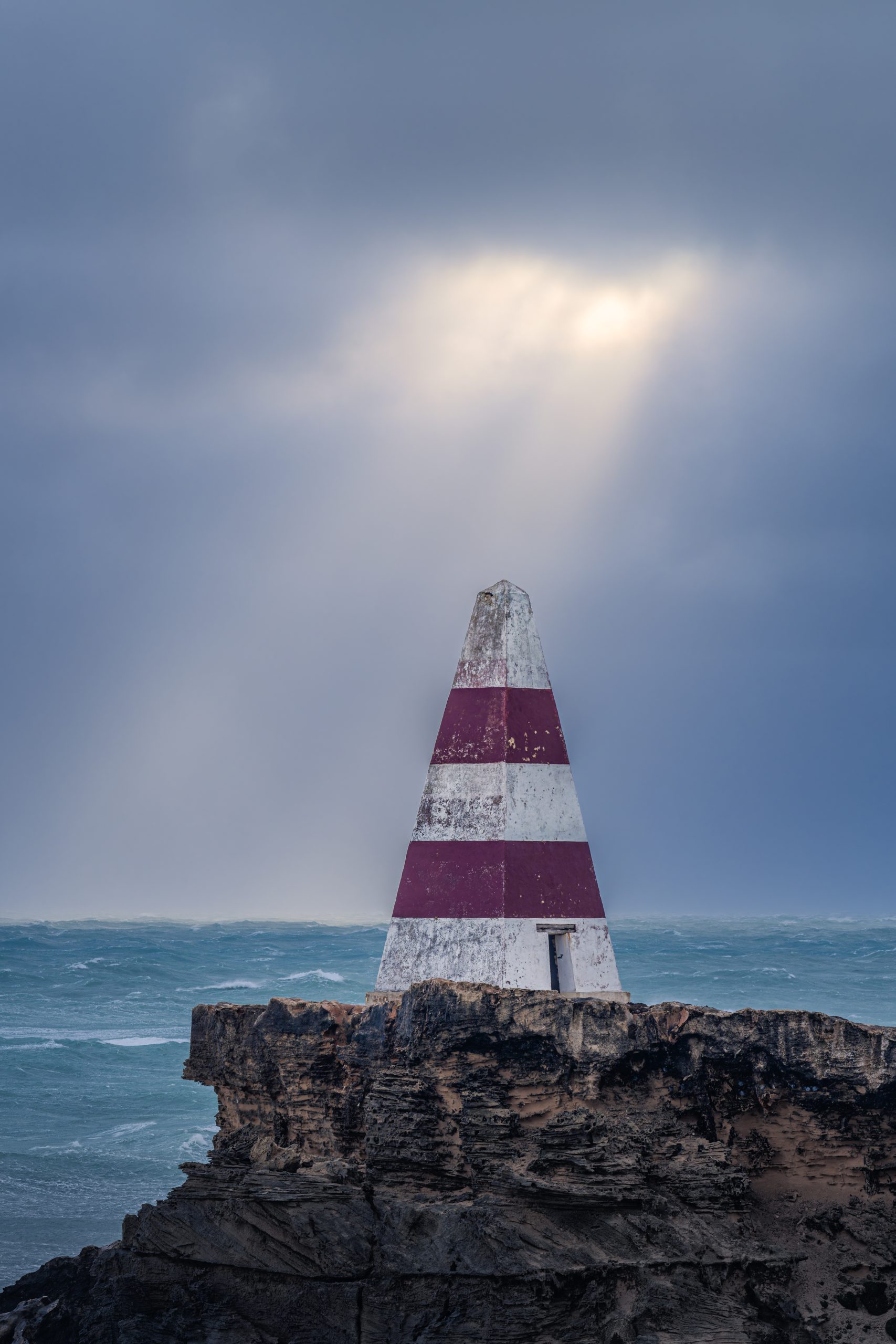 Robe Obelisk – landscape photography by Junrui Ye