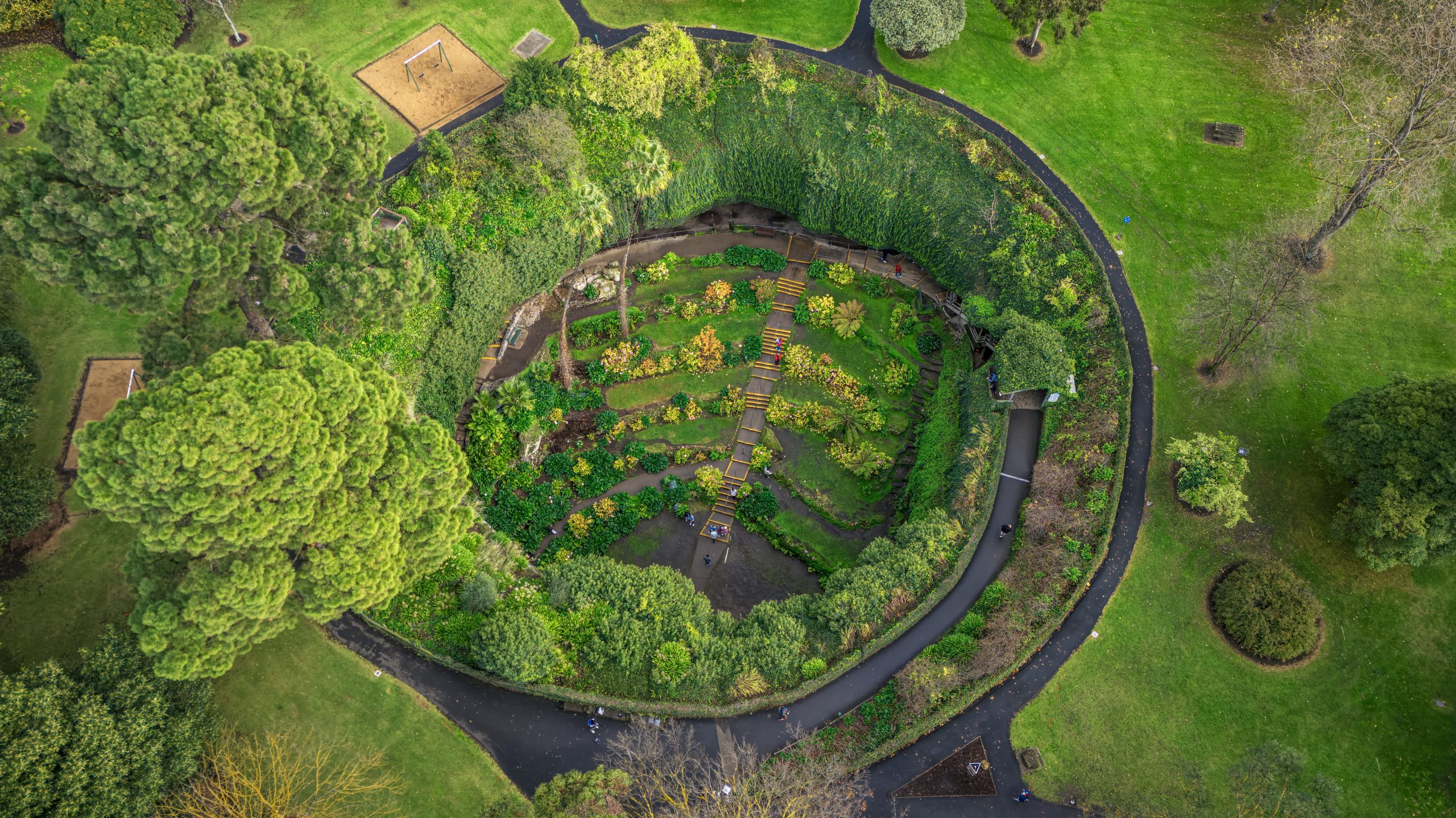 Sinkhole Garden – landscape photography by Junrui Ye